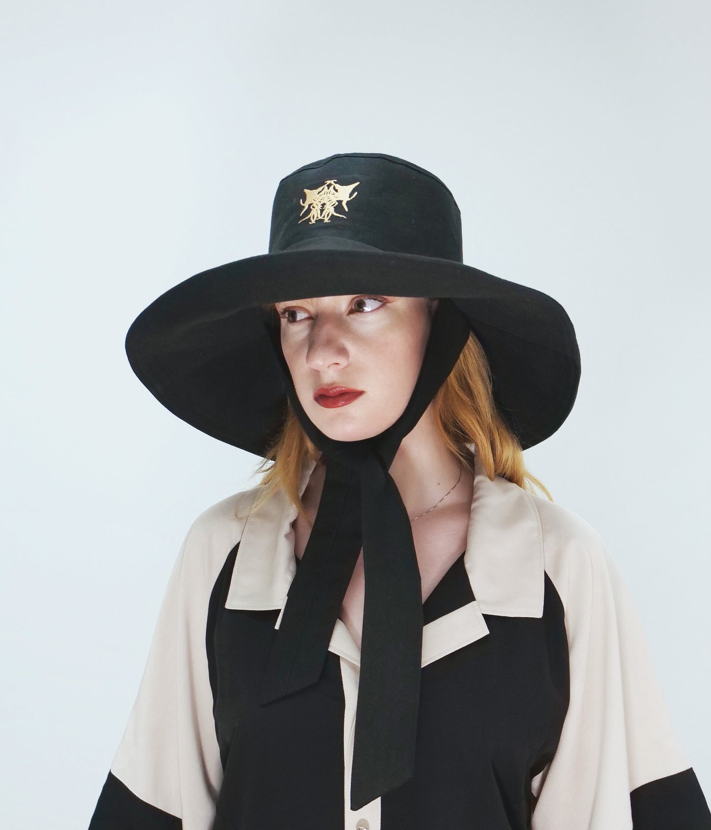 Black bucket hat