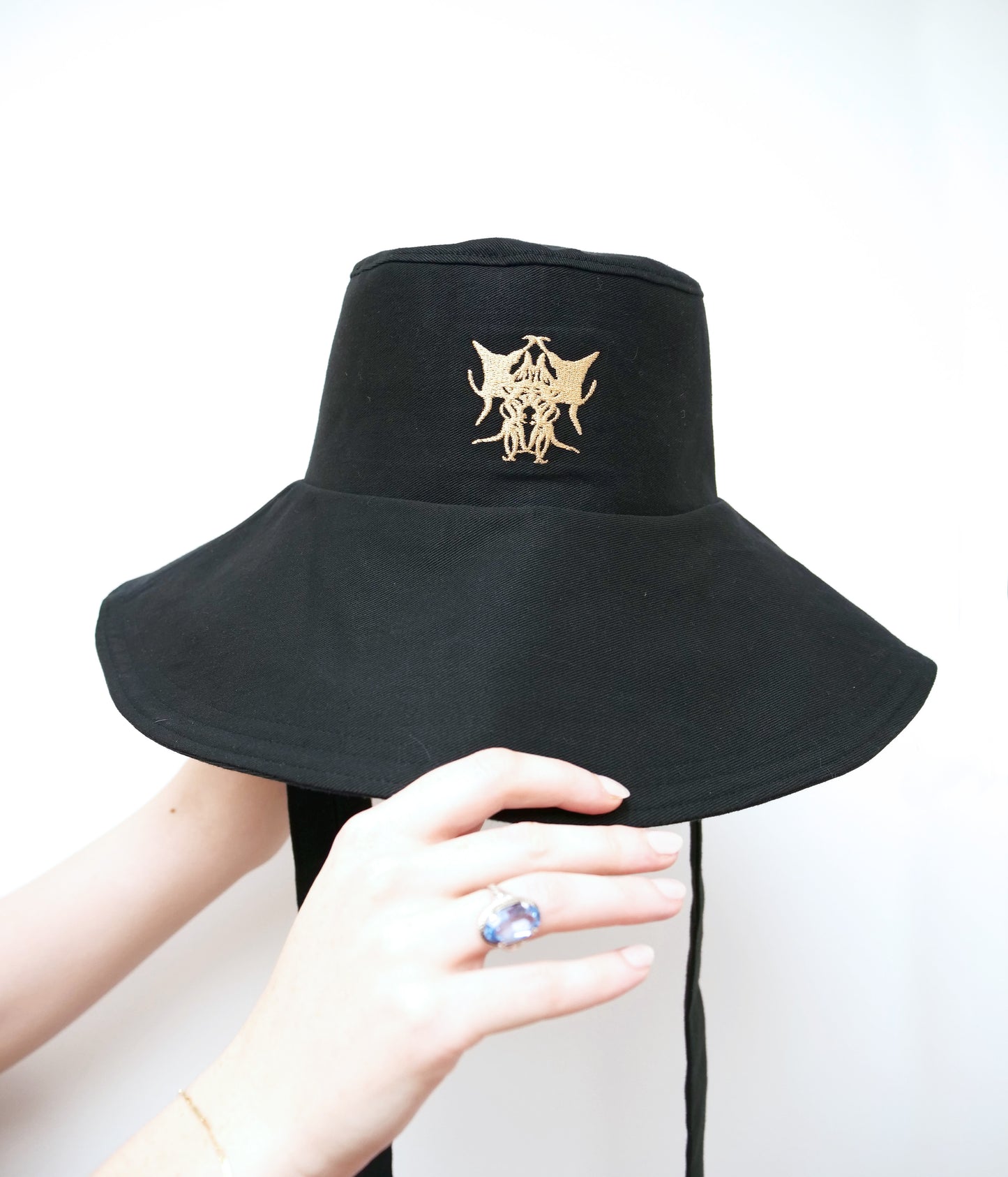 Black bucket hat