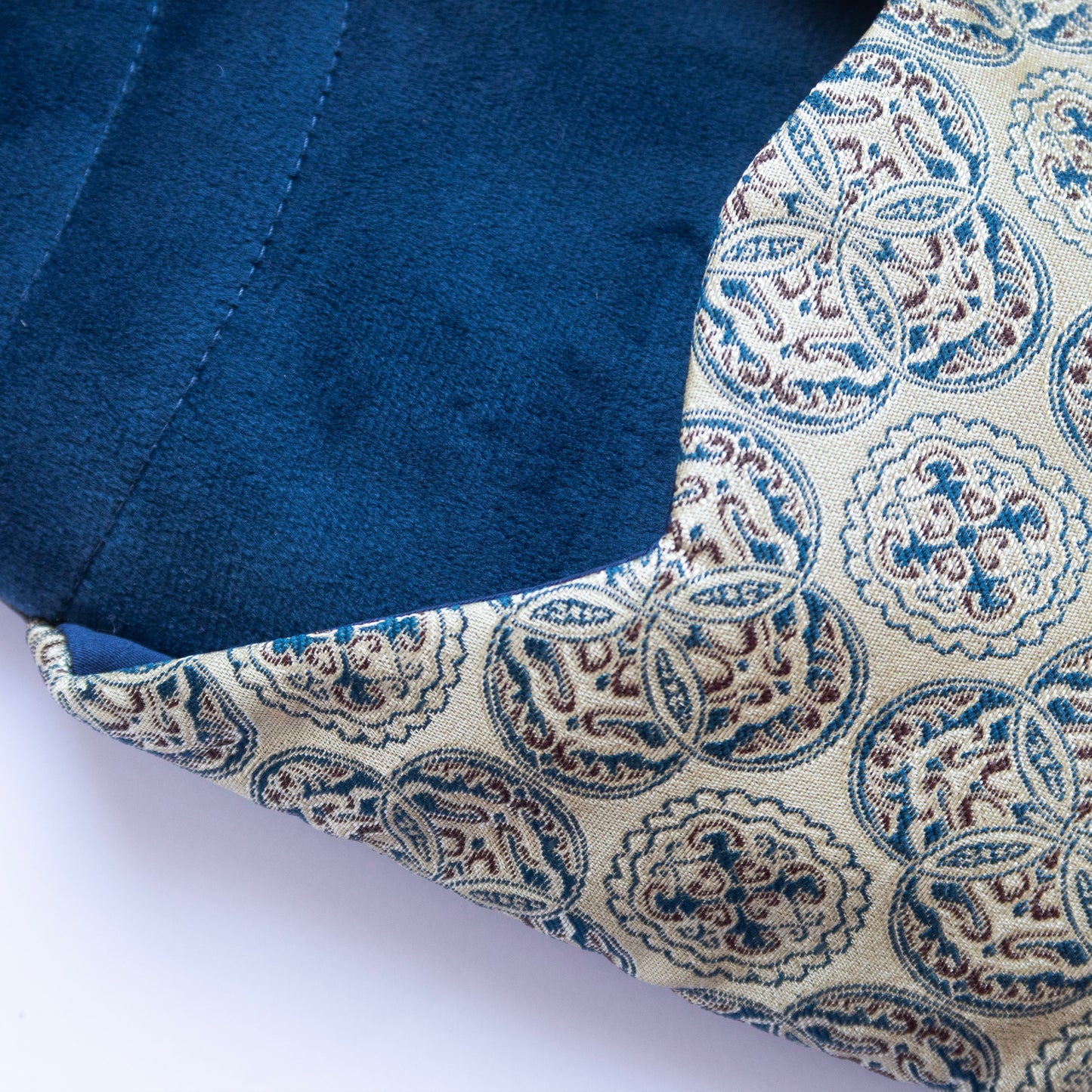 luxury-brocade-slippers-blue-detail